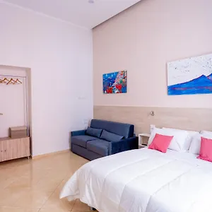 Leone Toledo Bed and breakfast